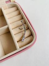 Brincos earcuff cravejado de Zircônia folheado a Ouro e Prata