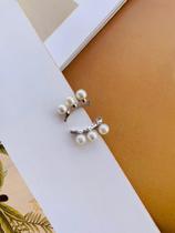 Brincos earcuff folheado a ouro e prata modelo pérolas