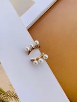Brincos earcuff folheado a ouro e prata modelo pérolas