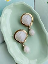 Brincos em resina concha colorida folheado a Ouro Verão