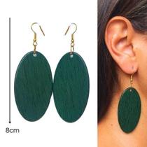 Brincos em resina estilo envernizado amadeirado feminino e artesanal.