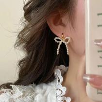 Brincos Femininos Fofos Com Imitação De Pérola E Laço Com Fivela De Orelha Estilo Minimalista