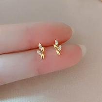 Brincos Folha Minimalista MicroCravejada Zirconia Banho Ouro 18k Delicada Luxo Casual