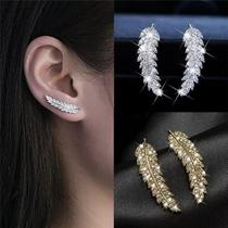 "Brincos Folhas em Prata 925 com Zircônias: Elegância e Brilho Sofisticado"
