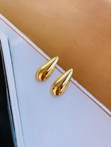 Brincos folheados a Ouro e a Prata Brincos modelo gota lisa Brincos folheados a Ouro e a Prata Brincos modelo gota lisa