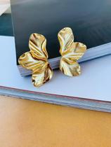 Brincos Folheados a Ouro modelo Pétala de Flor