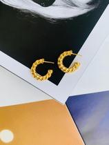 Brincos folheados modelo argola trançado torcida Ouro e Prata