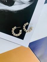 Brincos folheados modelo argola trançado torcida Ouro e Prata