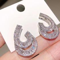 Brincos Pendentes Femininos - Formato Gota d'Água Irregular e Brilhante - Presente para Noivado