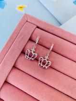 Brincos Semi Joia Prata 925 verniz Diamond Argolinha com Coroa Princesa com zircônia rosa Brincos Semi Joia Prata 925 verniz Diamond Argolinha com Coroa Princesa com zircônia rosa