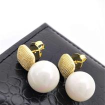 Brincos Solitário Pérola Base Texturizada Banho De Ouro 4770