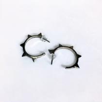 Brincos Spike Modernos: O acessório que vai te fazer se destacar da multidão, com seu estilo único e moderno