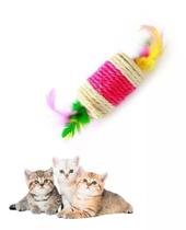 Brinquedo arranhador cilindro com pena para gato