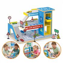 Brinquedo Auto Posto Gasolina Madeira Pista Infantil Elevador Kit 5 Carrinhos 3 Andares Hot Whells 12 Placas Estacioname