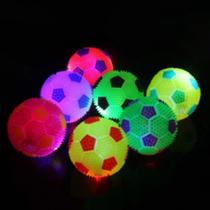 Brinquedo Bola Interativa Luz Led Com Apito Cachorro Cães Gatos Pet Tamanho 7cm Várias Cores Brinquedo Bola Interativa Luz Led Com Apito Cachorro Cães Gatos Pet Tamanho 7cm Várias Cores