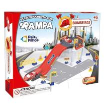 Brinquedo Bombeiros Estacionamento com Rampa + Carrinho + 37 Peças - Pais e Filhos Brinquedo Bombeiros Estacionamento com Rampa + Carrinho + 37 Peças - Pais e Filhos