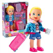 Brinquedo Boneca My Little Collection Vamos Viajar Com Acessorios Mala Fone de Ouvido Divertoys Ref-8177