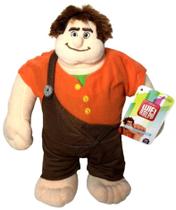 Brinquedo Boneco De Pelúcia Ralph - 26 Centímetros De Altura - Filme Infantil Desenho WiFi Ralph Quebrando A Internet - Disney