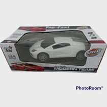 Brinquedo Carro Controle Remoto e muito divertido.
