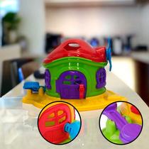 Brinquedo Casinha Cogumelo Educativo Multicolorido Compacto Experiência Prática Sensorial Porta Abre Fecha