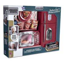 Brinquedo De Cozinha Infantil Gourmet Chef Kids Geladeira Com Micro Ondas Culinária Para Crianças Kit Didático Pedagógico - Zuca Toys