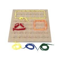 Brinquedo Educativo Geoplano 56 Pinos Com Cadarços - CARLU - CARLU BRINQUEDOS