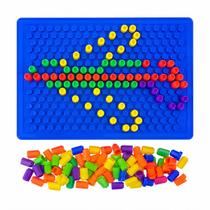 Brinquedo Educativo Mosaico de Pinos Coloridos com Tabuleiro