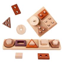 Brinquedo educativo para crianças com formas geométricas de madeira que combinam Brinquedo educativo para crianças com formas geométricas de madeira que combinam