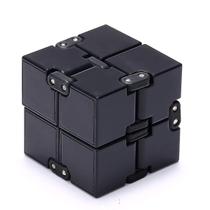 Brinquedo Fidget Cube Lparuc Infinity 2x2x2 para crianças e adultos