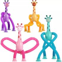 Brinquedo girafa estica e puxa com ventosa