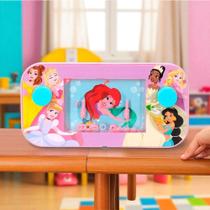 Brinquedo Infantil Aquaplay Princesas Disney Jogo Aquático de Argolas Etitoys Rosa e Lilás Brinquedo Infantil Aquaplay Princesas Disney Jogo Aquático de Argolas Etitoys Rosa e Lilás
