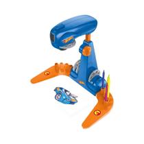 Brinquedo Infantil Mesa Projetora com Canetinhas e 32 Desenhos Hot Wheels Multikids - BR2087
