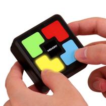 Brinquedo Jogo De Memória Eletrônico Sonoro Multicor com Luz de Led pra Crianças e Adultos
