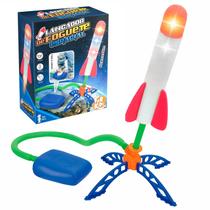 Brinquedo Lançador De Foguete Infantil Voador Com Luz Led Base Ajustável Alcance 30 Metros
