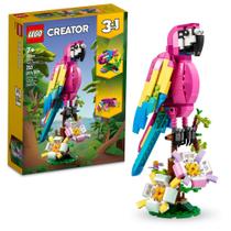 Brinquedo LEGO Creator 3 em 1 Exotic Pink Parrot 31144 com 253 unidades