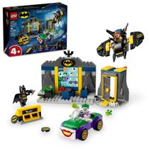 Brinquedo LEGO DC Batman The Batcave com Batman, Batgirl e o Coringa