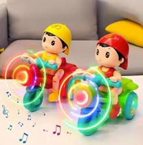 Brinquedo Menino Triciclo Bate e Volta Com Luz Som e Empina Gira.