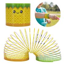 Brinquedo Mola Maluca Clássica Infantil Divertida Formas Amarelo Abacaxi - Castela