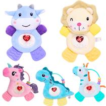 Brinquedo Mordedor De Pelúcia Ninar Com Luz e Som - Castela Brinquedo Mordedor De Pelúcia Ninar Com Luz e Som - Castela