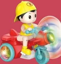 Brinquedo Moto Triciclo Boneco Musical Infantil Empina Da Grau GIRA 360 Com Musica E Luzes
