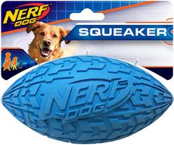 Brinquedo Nerf Dog Football com Squeaker Interativo para Cães de Médio e Grande Porte