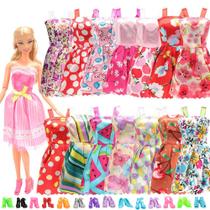 Brinquedos 5 Vestidos Casuais + 5 Pares de Sapatos Para Bonecas