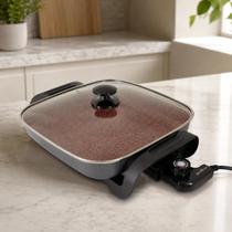 Britânia Panela Elétrica Multifunções BPE06 Redstone 3,5L 220V Revestimento Antiaderente Cerâmica Redstone Tampa de Vidro Toque Frio Segurança Britânia Panela Elétrica Multifunções BPE06 Redstone 3,5L 220V Revestimento Antiaderente Cerâmica Redstone Tampa de Vidro Toque Frio Segurança
