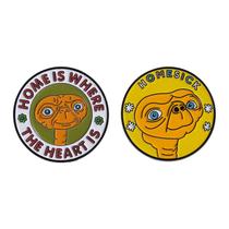 Broche com alfinetes redondos com rosto alienígena O lar é onde está o coração”