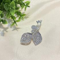 Broche de Folhas Prateado com Strass Fecho de Alfinete