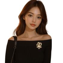 Broche Laço Dourado com Pérola e Zircônias Luxo Feminino Broche Laço Dourado com Pérola e Zircônias Luxo Feminino