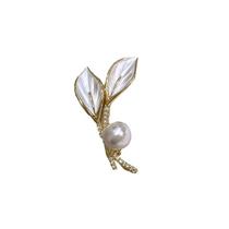 Broche Pin Elegant Leaf Pearl para mulheres em liga dourada Broche Pin Elegant Leaf Pearl para mulheres em liga dourada