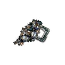 Broche Quadrado com Ramos Florais em Pedras Coloridas