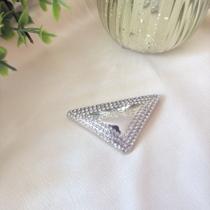Broche Triângulo Prata Paris com Strass