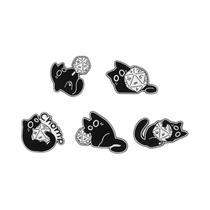 Broches De Esmalte De Gatinhos De Olhos Grandes De Desenho Animado, Tema Gatos Negros, Com Tema RPG Broches De Esmalte De Gatinhos De Olhos Grandes De Desenho Animado, Tema Gatos Negros, Com Tema RPG